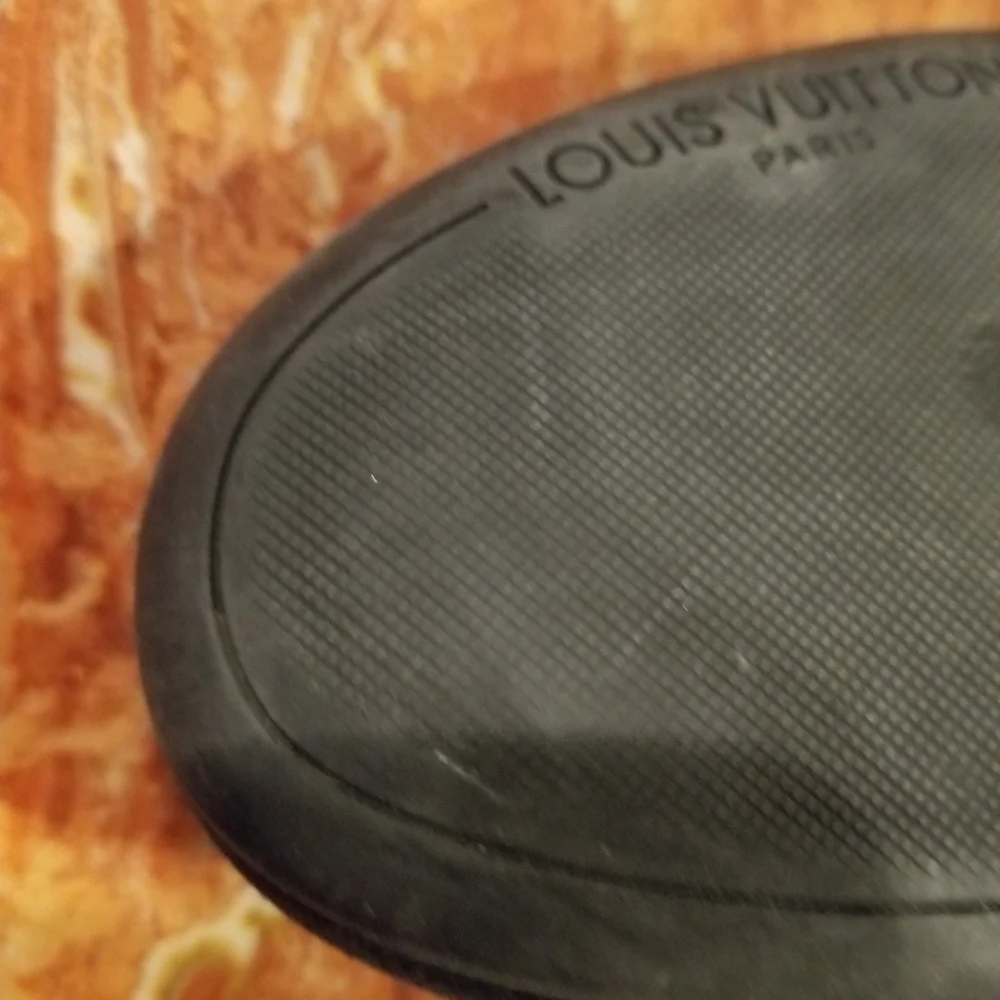 Louis Vuitton check out